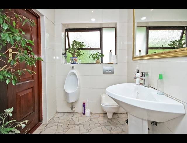 5 BEDROOM HOUSE FOR SALE IN RIVONIA